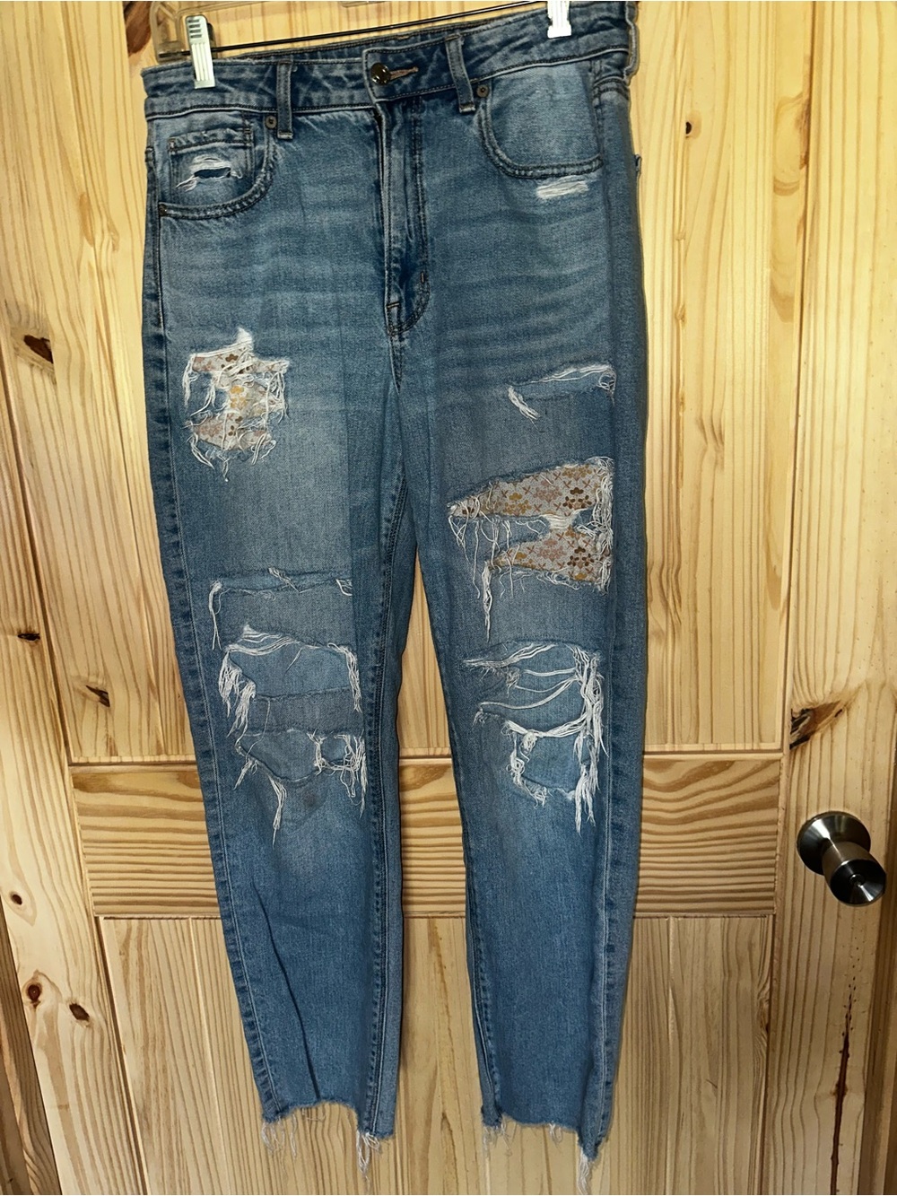 American Eagle Outfitters Light Blue Distressed mom Jeans